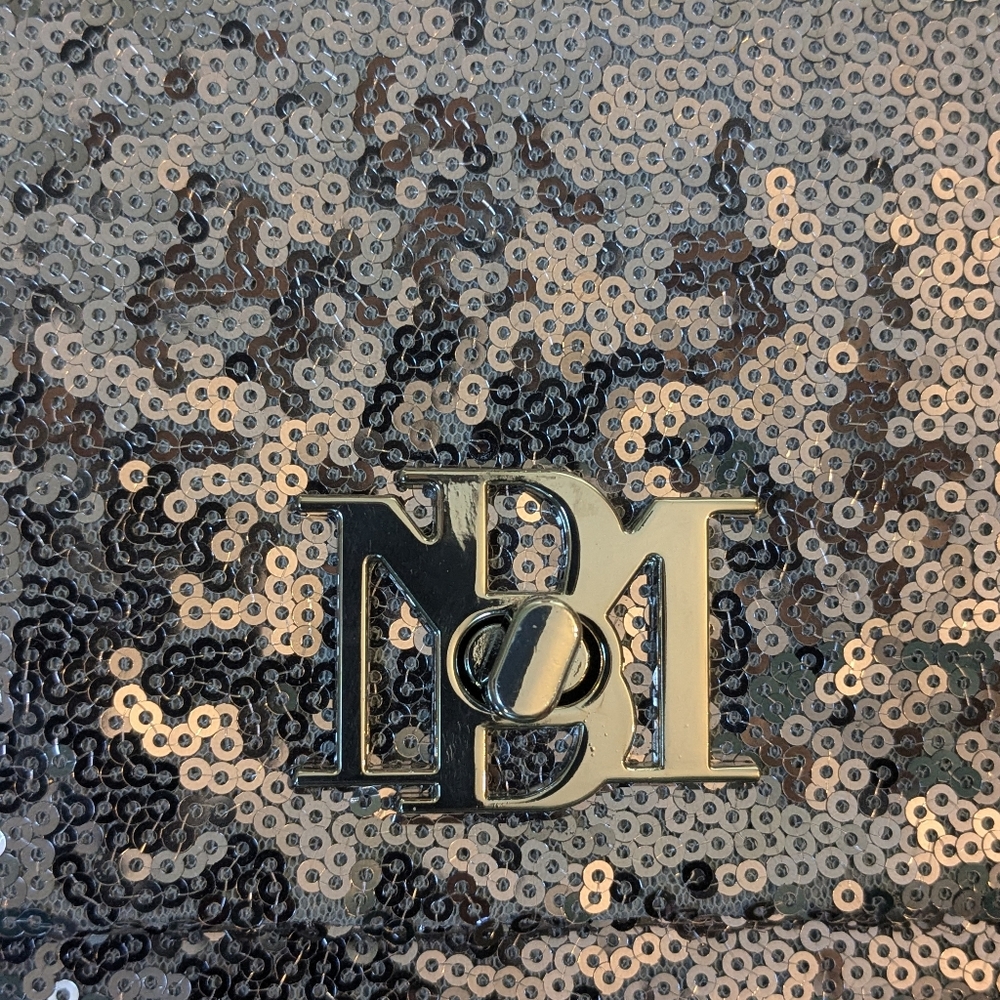 Badgley Mischka NWT Sequin Message Pearl Strap Crossbody FREE PURSE PILLOW - Picture 5 of 9